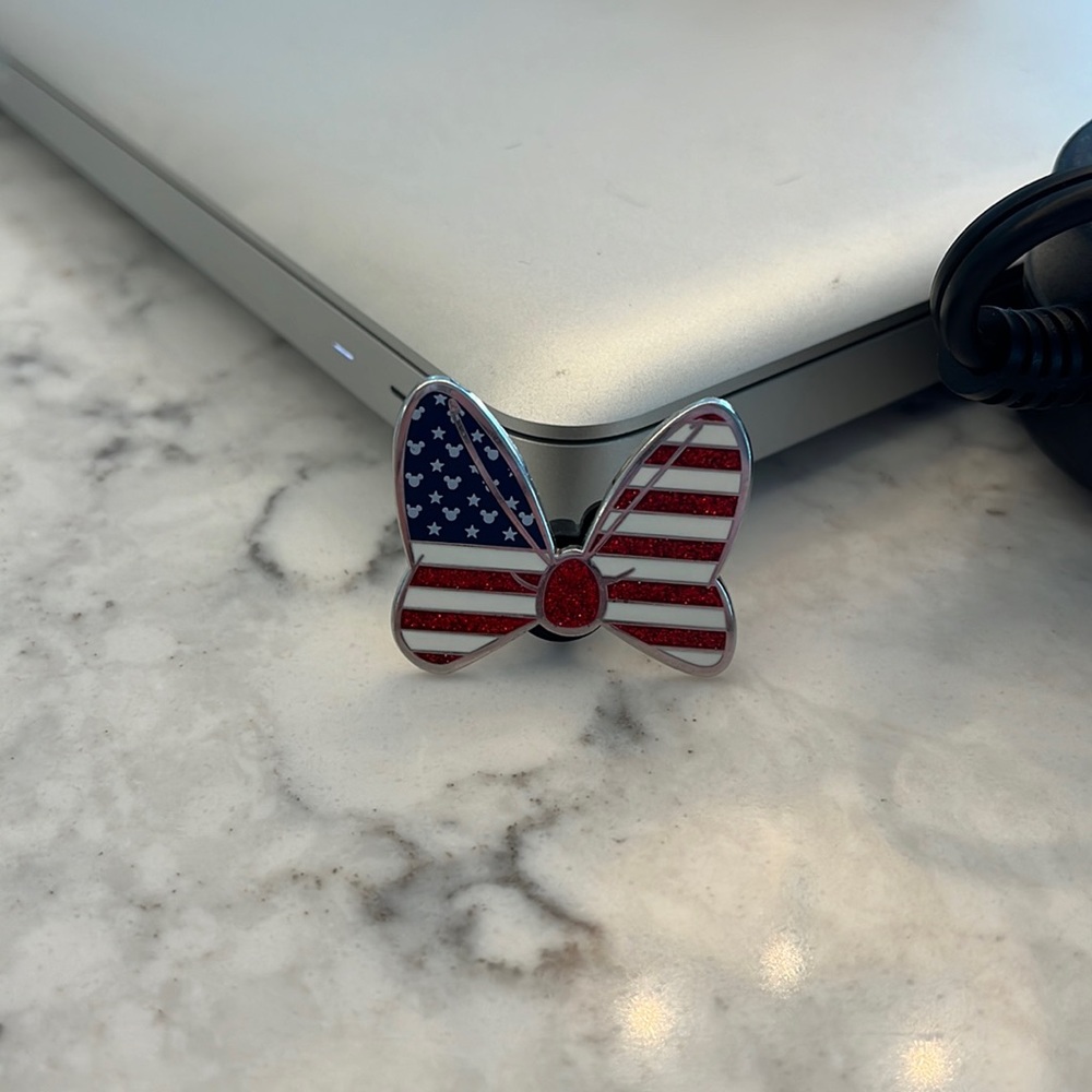 Minnie Mouse American Flag Bow Pin
